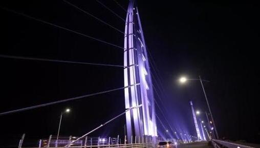 港珠澳大桥夜景：灯光下的港珠澳大桥