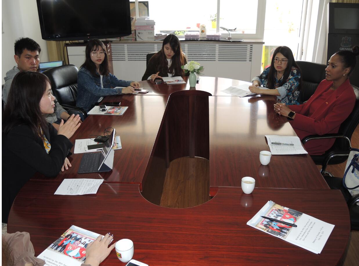 格林纳达驻华大使戴艾美女士接受《香港商报》等媒体专访