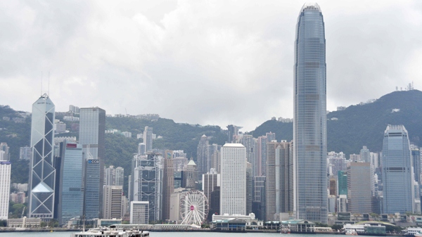 疫情阻通關 託第三者代繳保費未必合規 內地客怎樣交香港保費?