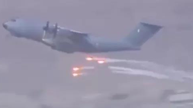 法國軍用運輸機喀布爾起飛 釋放多組紅外干擾彈