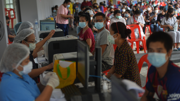 泰國採取「與病毒共存」策略 下月放寬防疫措施 