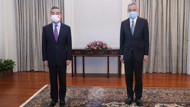 新加坡總理李顯龍會見王毅