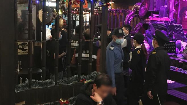 尖沙咀兩酒吧及卡拉OK違規 3負責人被控1醉漢鬧事被捕