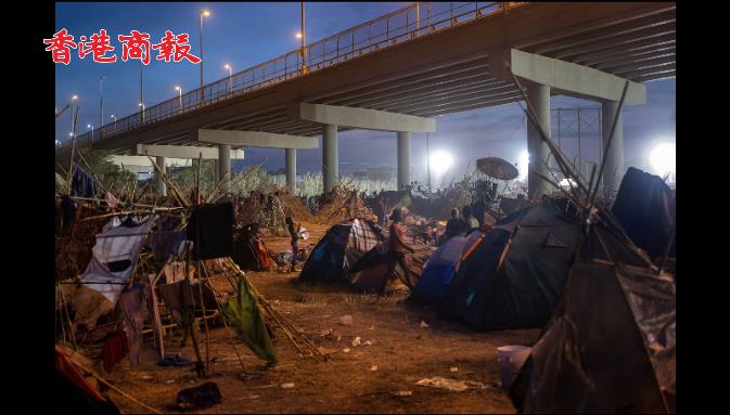 有片 | 美邊境海地難民營內景畫面：垃圾成山 木棍撐起帳篷