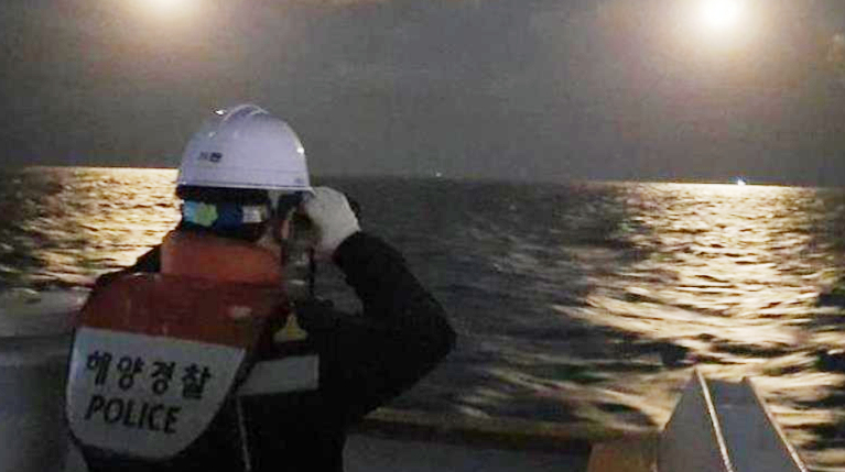 一艘中國漁船在韓國西部海域沉沒 9人已獲救