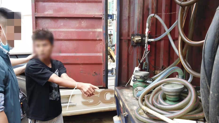 一粵港牌貨車司機涉走私柴油被捕