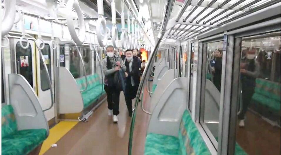 日本男子地鐵站持刀砍人並放火 已致8傷