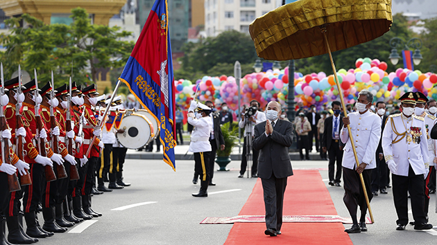 柬埔寨舉行隆重儀式慶祝獨立68周年