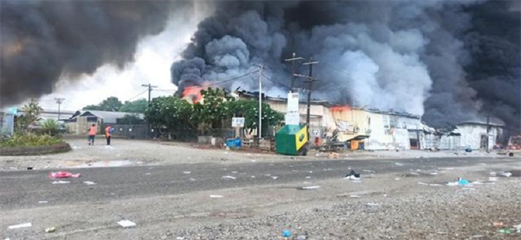所羅門群島暴力示威 華人商舖遭打砸搶燒