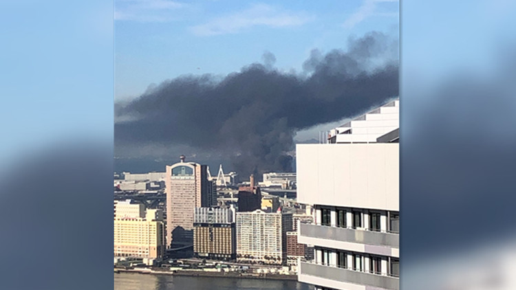 日本大阪一倉庫起火 火勢蔓延近33萬呎