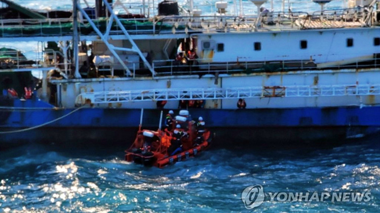 一艘中國漁船在韓國海域觸礁沉沒 22名船員已全部獲救