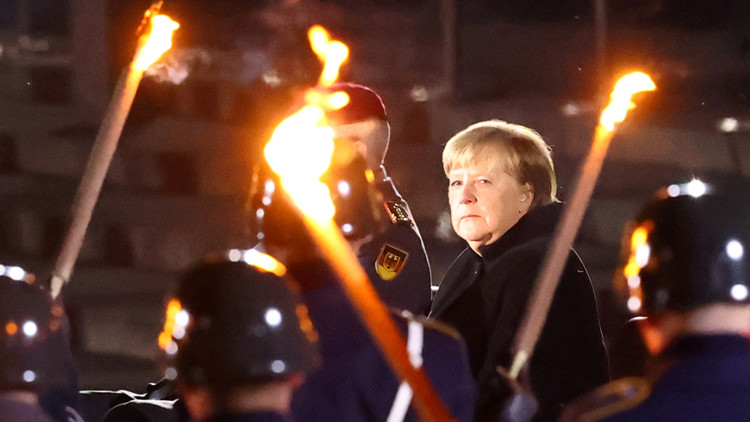 圖集丨默克爾將卸任總理 德國舉行隆重告別式