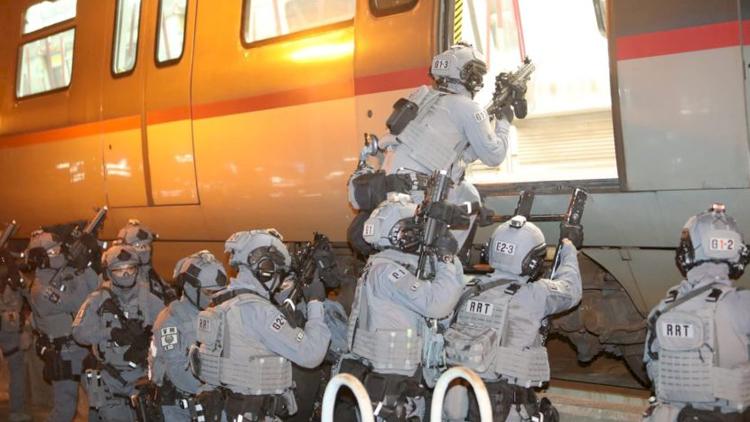 警方聯合港鐵跨部門反恐演習 首次動用無人機及無人車