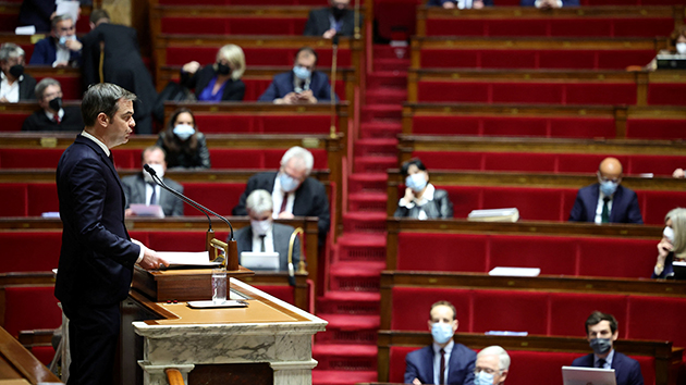法國國會辯論疫苗護照 52議員收反疫苗者死亡恐嚇