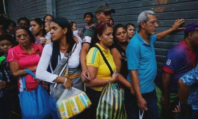 委內瑞拉總統稱已擺脫惡性通脹 通脹率仍達到近7倍