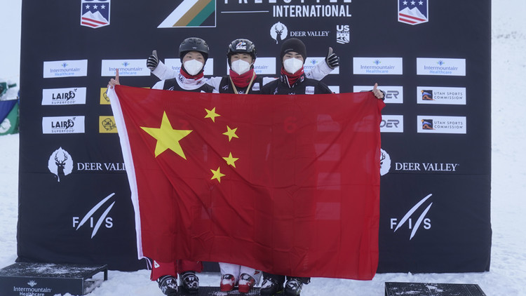 自由式滑雪：中國男隊包攬世界盃空中技巧冠亞季軍