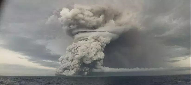 海嘯橫掃太平洋 整個國家失聯 湯加火山爆發或將波及全球......