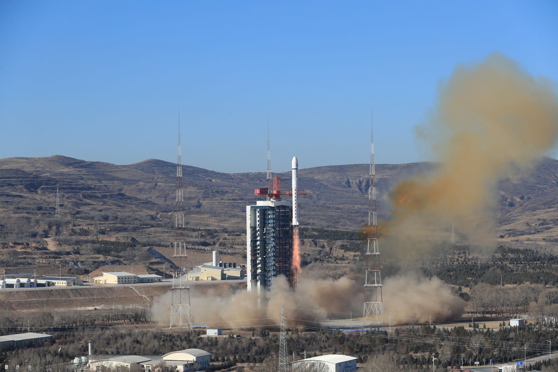 中國成功發射試驗十三號衛星 中國航天2022年首次發射開門紅