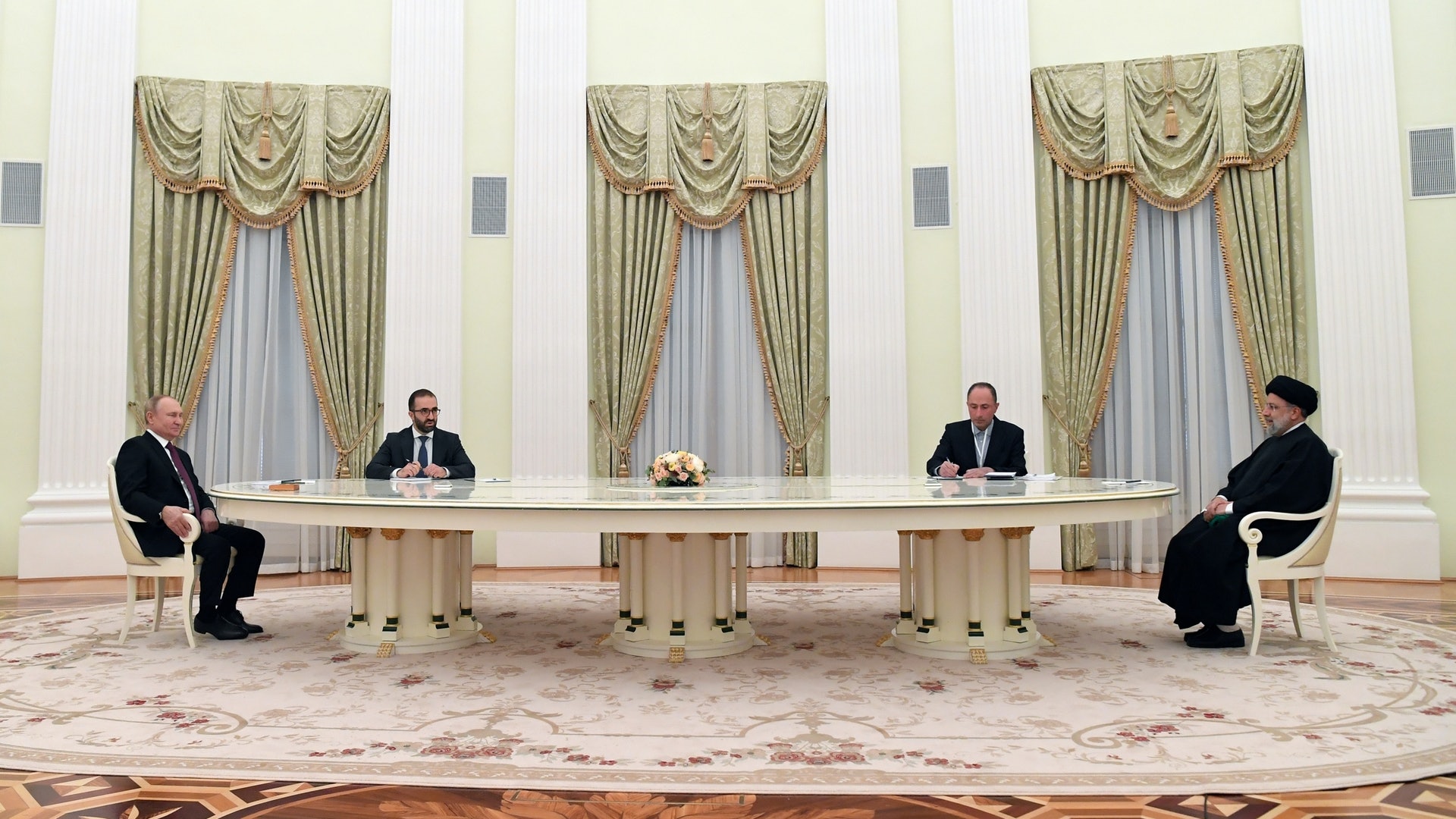 伊朗總統訪俄與普京會談 促加強兩國合作