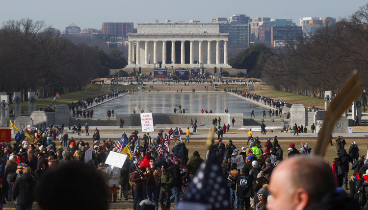 圖集丨美國兩萬示威者反強制打疫苗 華盛頓舉行遊行 