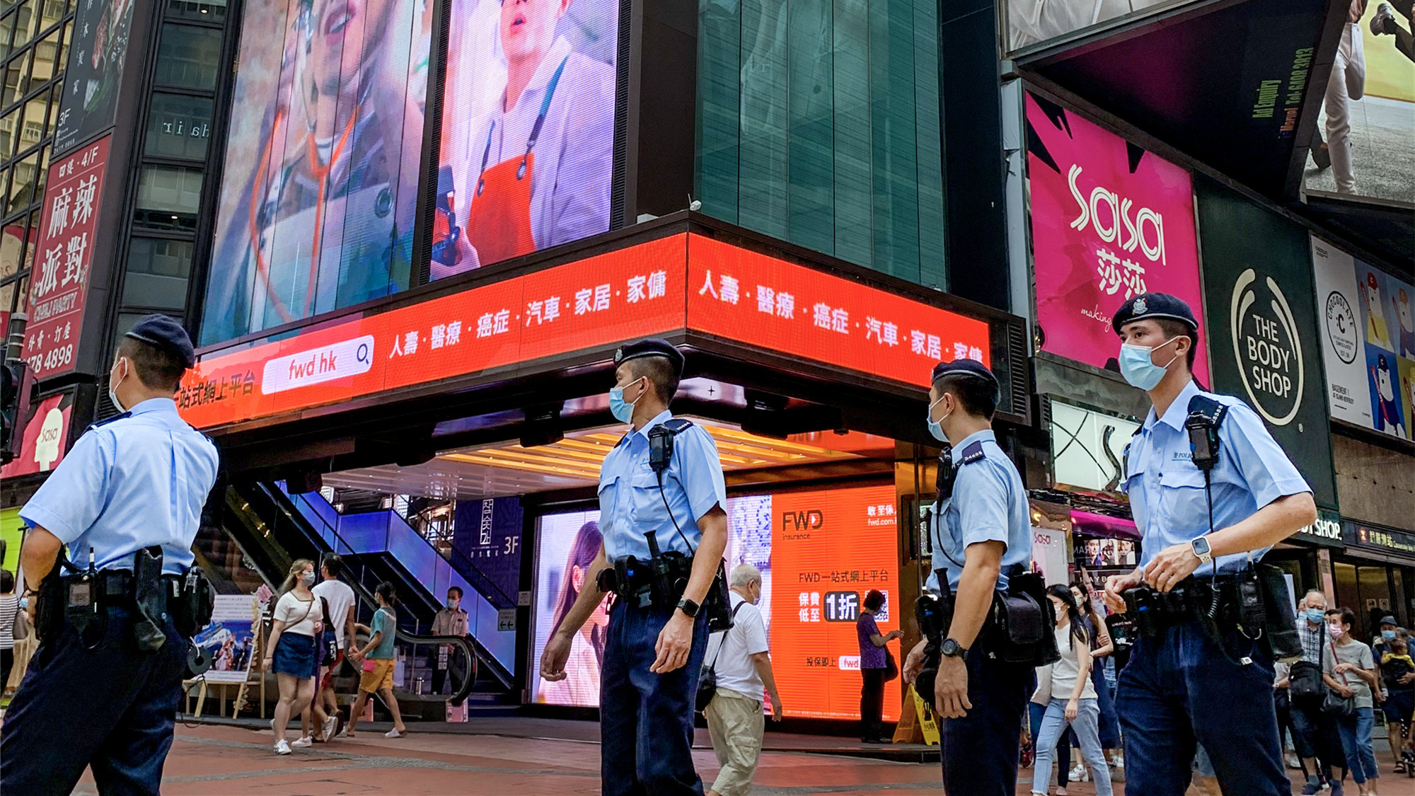 「疫戰」中香港警察：解決困難是我們的天職