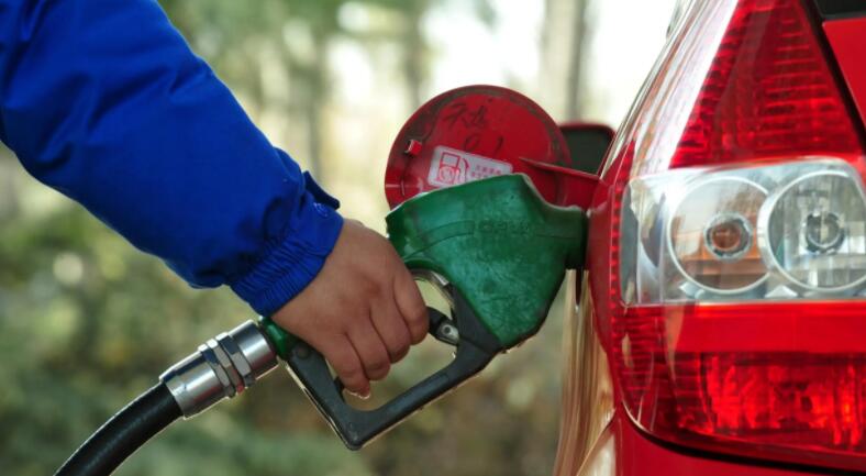 發改委回應國際油價回落為何上調內地成品油價格