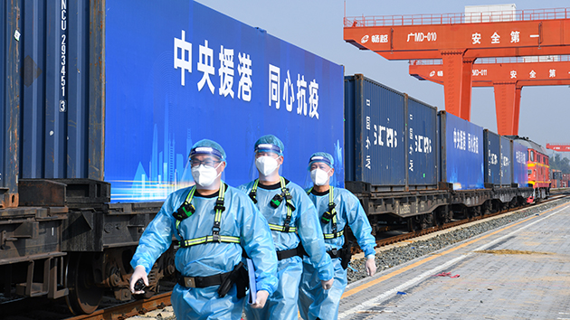 3月2日，「中央援港 同心抗疫」鐵路援港班列正式開通。新華社