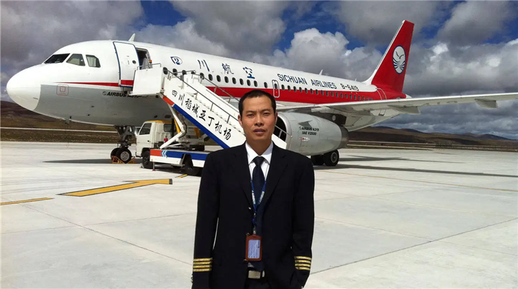 「英雄機長」劉傳健履新 出任中國民航飛行學院總飛行師