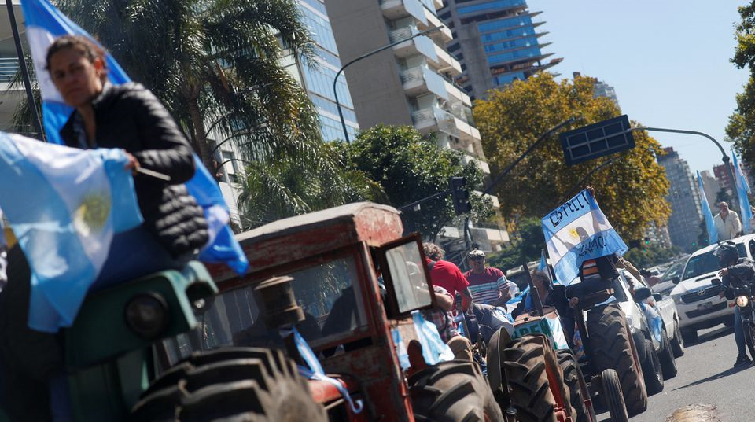 數千阿根廷農民在首都抗議政府對農產品徵收新出口稅