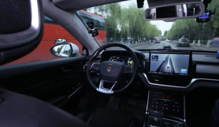 北京率先允許自動駕駛車輛「方向盤後無人」