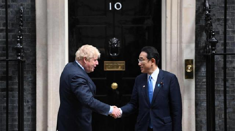 英首相約翰遜晤日首相岸田文雄 雙方簽署新防務協議