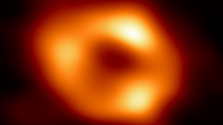 天文學家公布銀河系中心黑洞首張照片