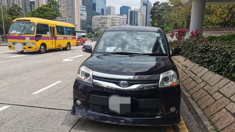 警方東九龍打擊停牌期間駕駛 拘捕1男司機