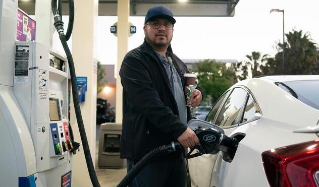 美國油價連創新高 各州皆破每加侖四美元