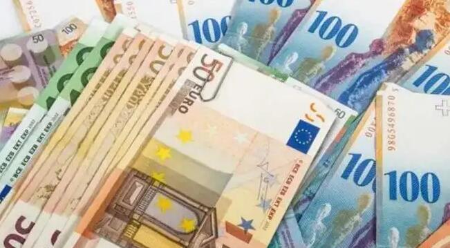 莫斯科交易所美元對盧布匯率跌破56 歐元對盧布匯率跌破58