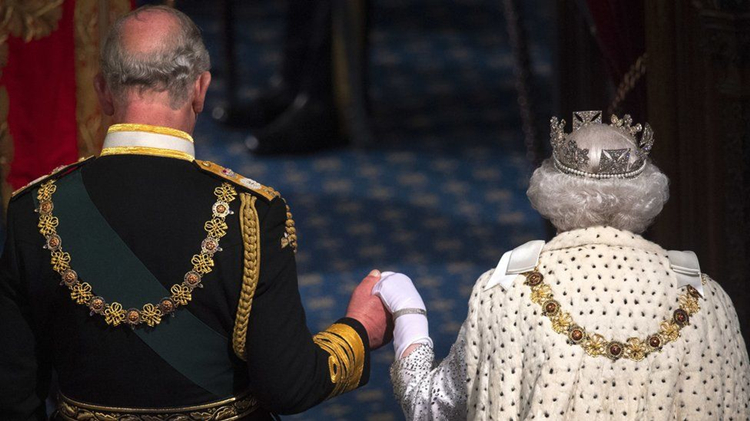 英國舉行女王登基70周年慶祝活動 英女王現身閱兵儀式