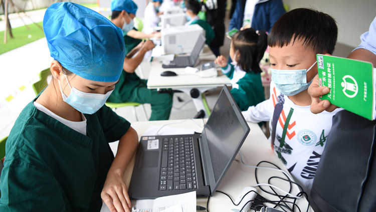 廣州：0至14歲兒童到發熱門診就診可回家等核酸結果