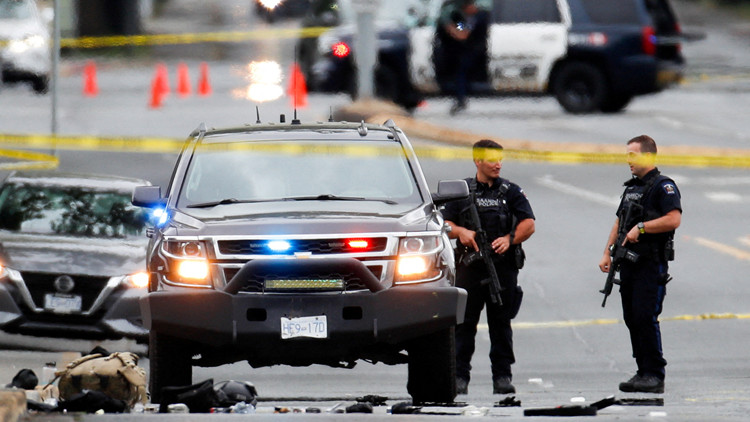 加拿大一銀行爆槍戰  擊斃二劫匪 在逃三人