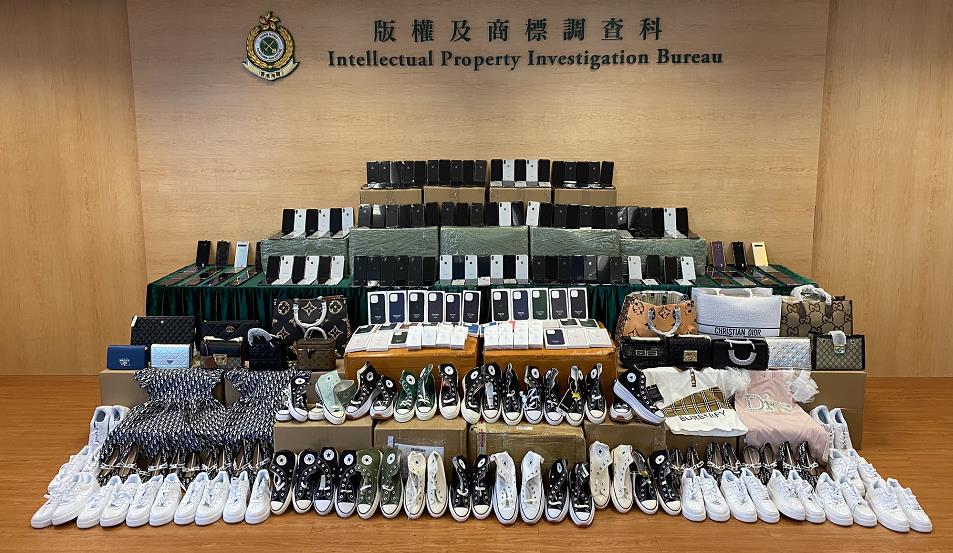 香港海關檢300萬元冒牌貨物 拘一男司機