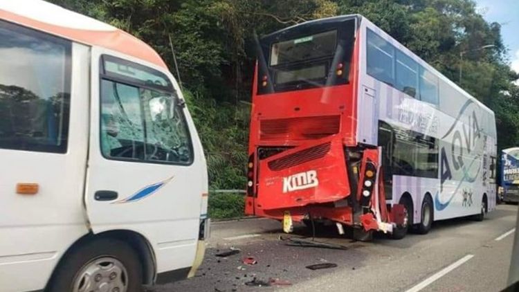 沙田路旅遊巴與巴士相撞 至少9人受傷