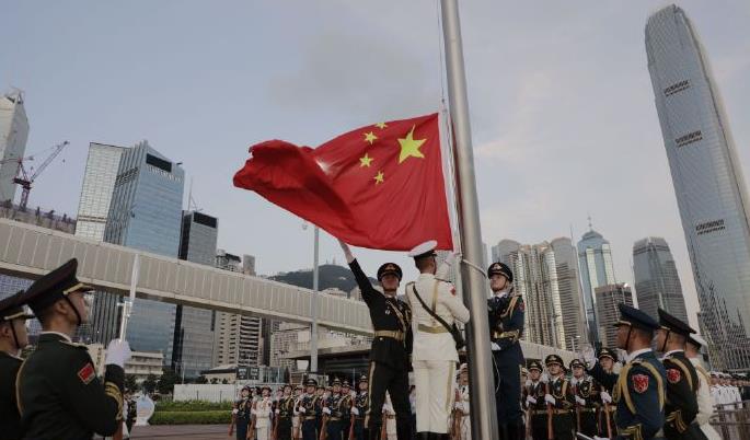 李家超：駐港部隊默默守護香港 是特區繁榮穩定堅實後盾