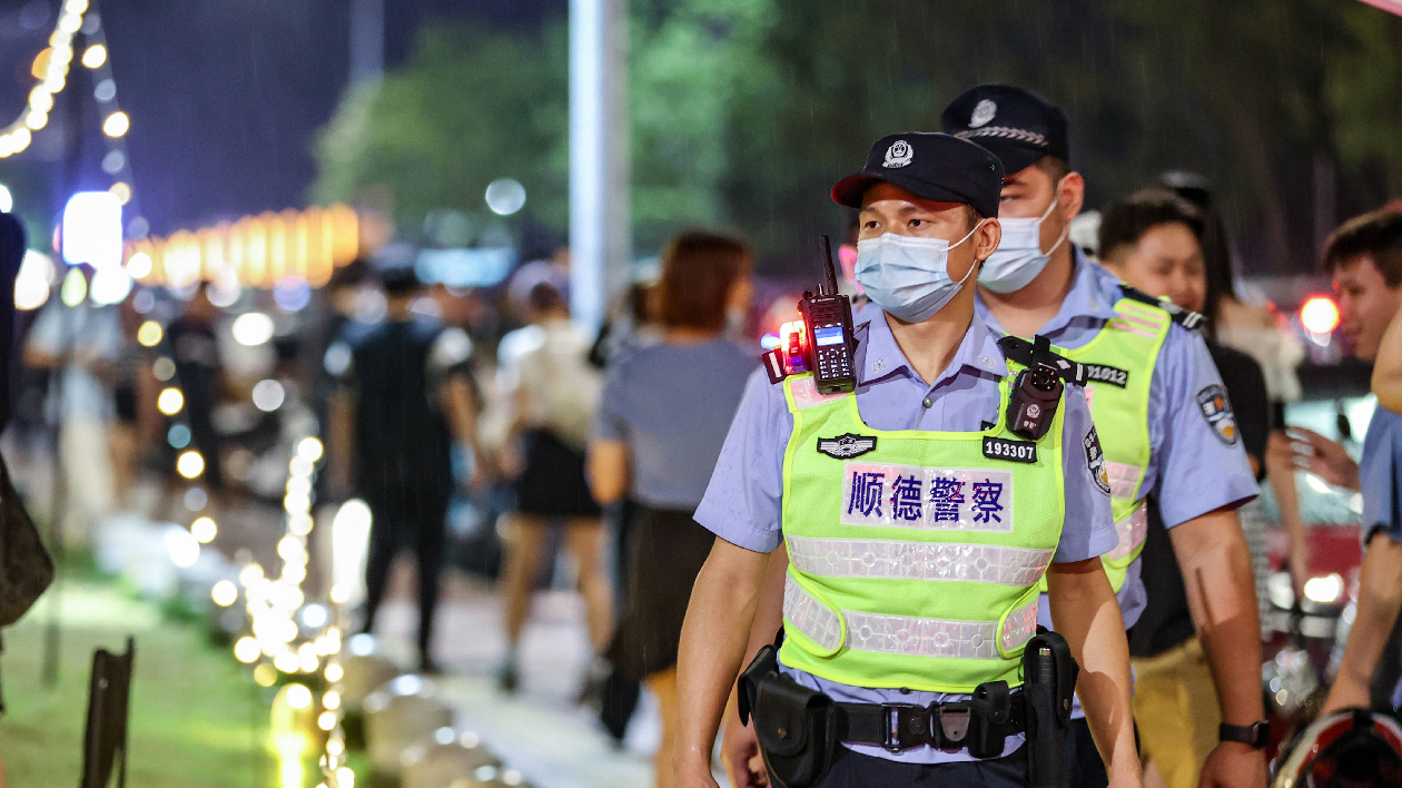 粵警開展第二次夏夜治安巡查宣防行動  破盜搶騙案件3771起