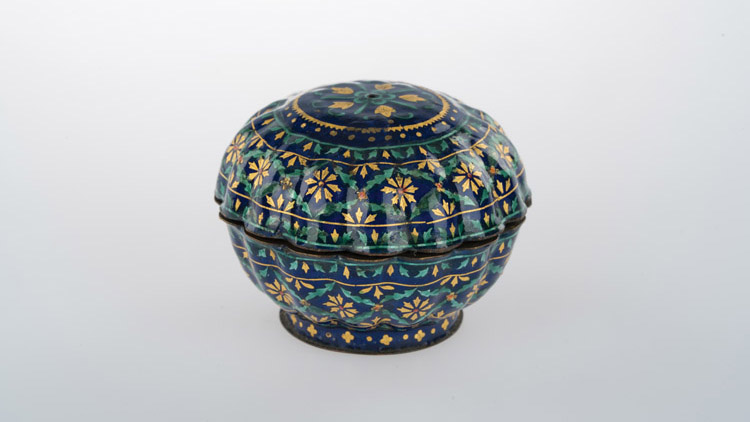 中大文物館展出170多套清代金屬胎畫琺瑯、瓷器及畫作