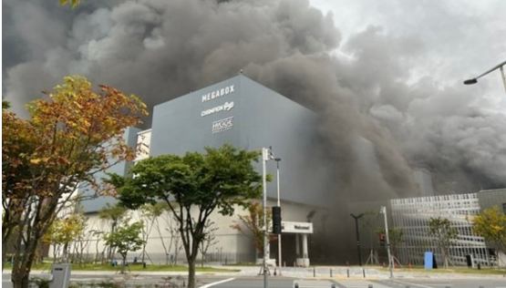 韓國一商場突發火災已致4死 或系電動汽車爆炸所致