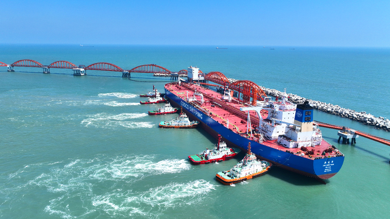 有片丨廣東石化項目首船30萬噸級原油油輪順利靠泊揭陽港