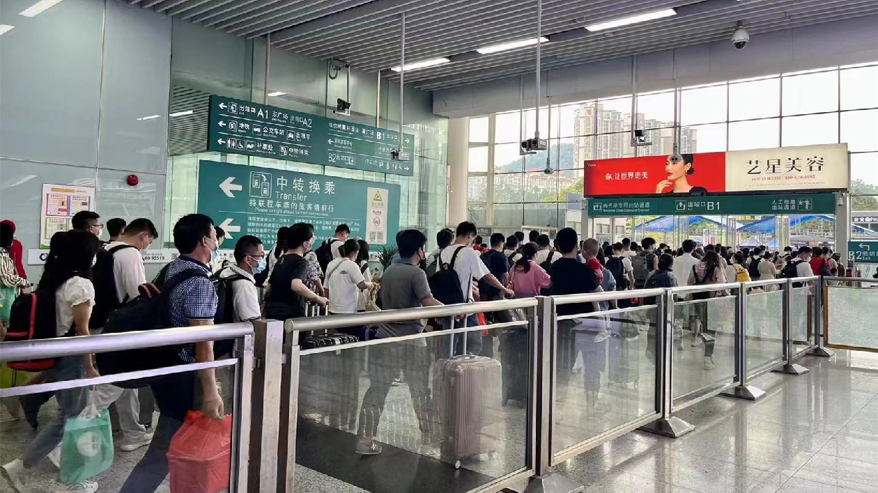 國慶假期廣鐵發送旅客1420萬人次
