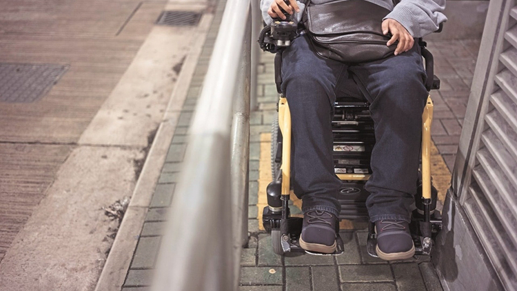 殘疾人士本月13日可免費搭港鐵 一名同行照顧者亦可免費