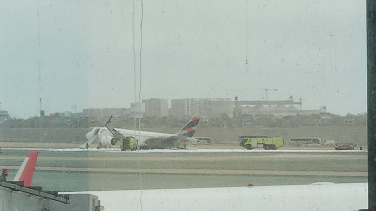 秘魯利馬國際機場客機與消防車相撞2人死亡