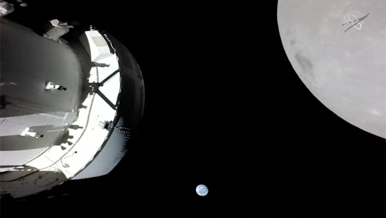 美國「獵戶座」飛船抵達月球 發回「藍色小圓點」照片
