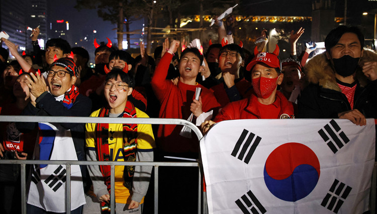 世界盃韓國首戰首爾街頭2.6萬人聚集助威 市政府：無事故發生